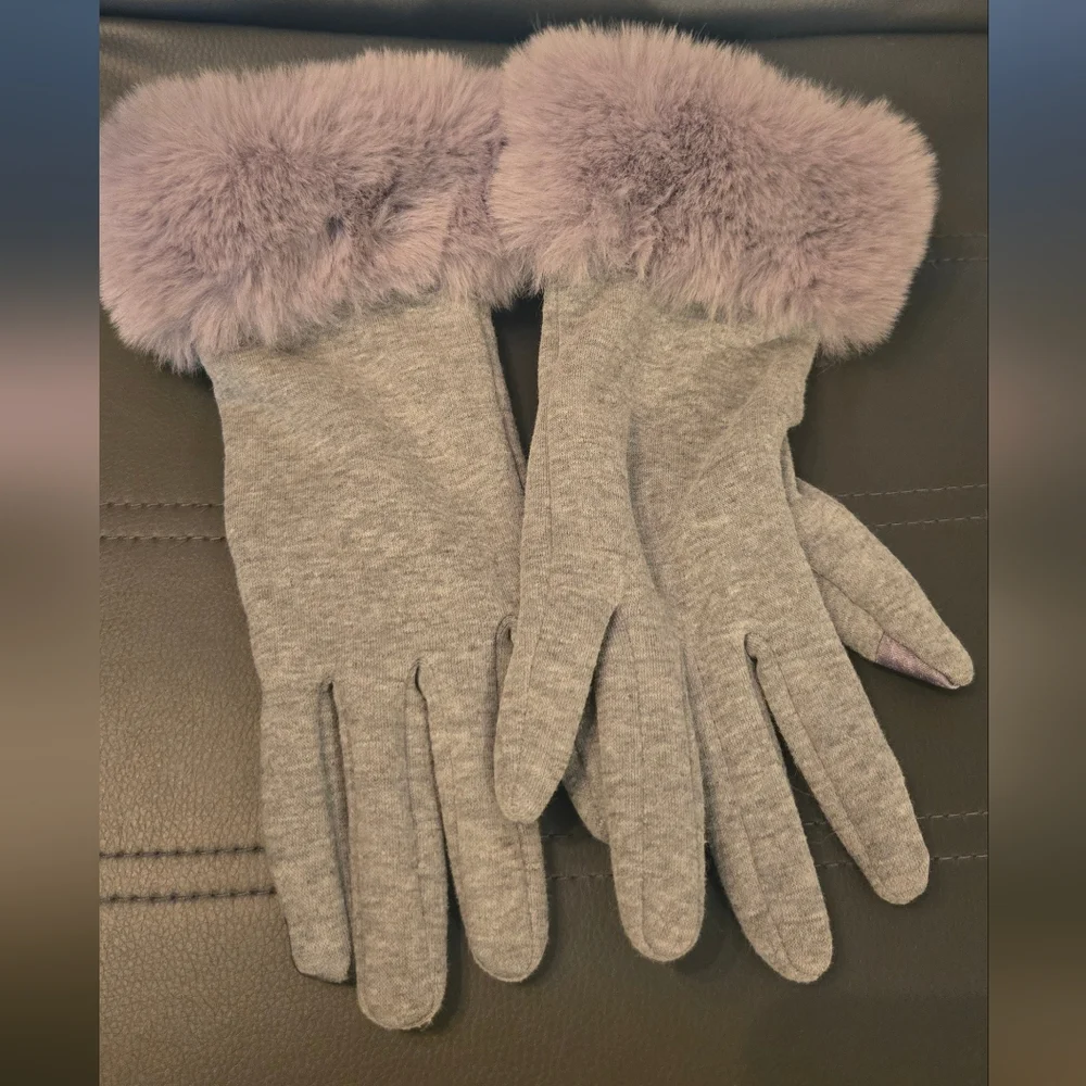 Elegant Gray Fur-Trimmed Gloves